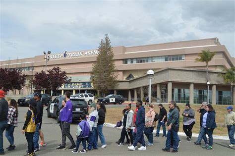 Kings Fans Bid ARCO Arena Final Farewell - The Sacramento Observer