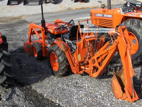 Kubota B7100 Loader & Backhoe