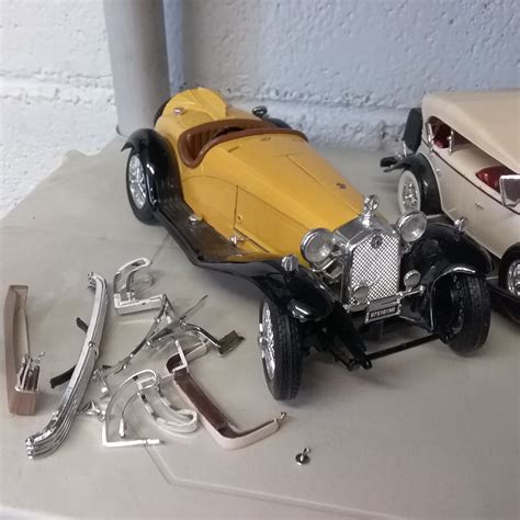 Lot Detail - VINTAGE LOOKING METAL CARS, MODELS, AND PIECES IN KITS