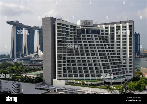 The Mandarin Oriental hotel in Marina bay, Singapore Stock Photo - Alamy