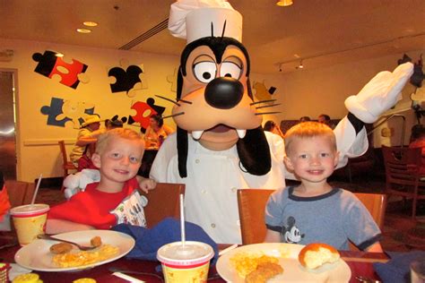 Character Dining at Walt Disney World - Me and the Mouse Travel