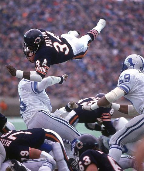 Walter Payton, Chicago Bears. Sweetness in rare fashion! Well, not rare ...