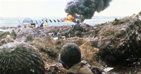 Falkland War 30 years on: Bravery of the Islanders who helped British servicemen is told at last ...