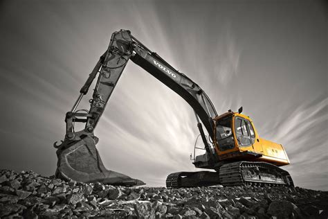 Volvo Excavator HD Wallpaper - Mighty Earthmover Desktop Background