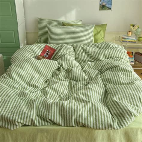 Stripe Bedding Set / Orange | Bedroom interior, Room inspiration bedroom, Apartment room