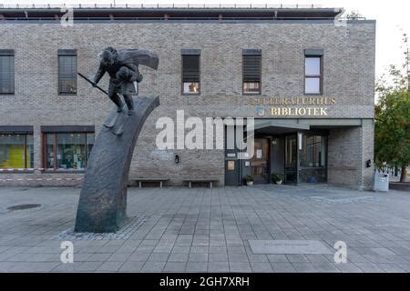 Norway. Lillehammer. Birkebeiner statue Stock Photo - Alamy