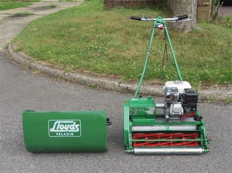 LLoyds Paladin Professional Fine Turf Cylinder Mower, Honda engine ...