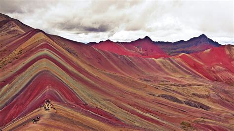 Vinicunca Mountain | Ruinas Travel