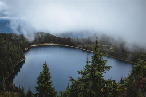 The Summit Lake Trail in Washington - The Break of Dawns