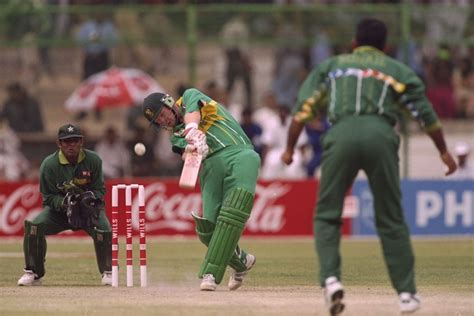 Daryll Cullinan hits Aamer Sohail over the top | ESPNcricinfo.com