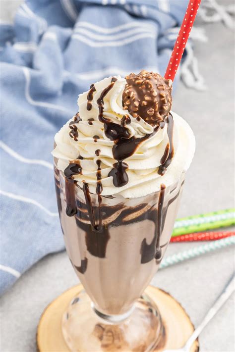 Ferrero Rocher Milkshake - Tastes of Homemade