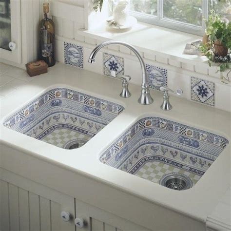 Beautiful Bathroom Sinks Decorated with Mosaic Tiles