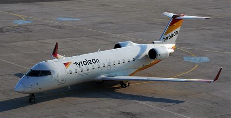 File:Canadair Regional Jet CRJ-200LR 2006 04 07.jpg - Wikipedia