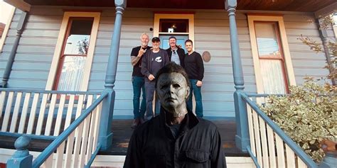 Three Michael Myers Actors Reunite Outside Halloween House in BTS Image