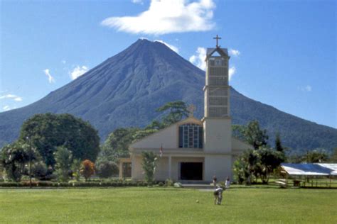 Arenal-Volcano - WanderPast