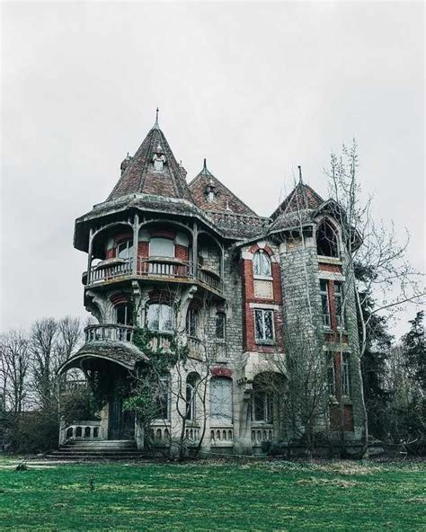 Abandoned Mansion France. : from Pinterest : r/AbandonedPorn