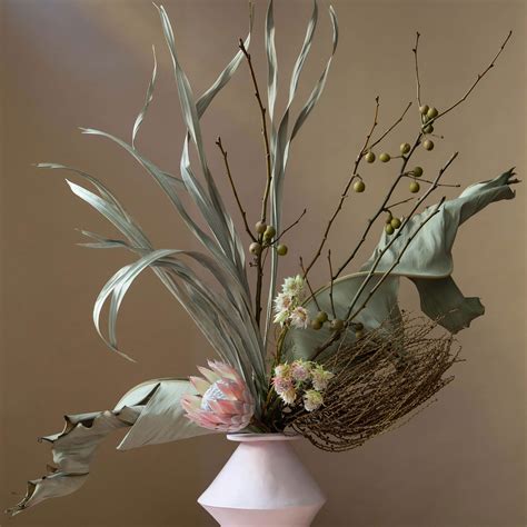 7 Dried Flower Arrangements to Inspire Your Fall Decorating | Vogue