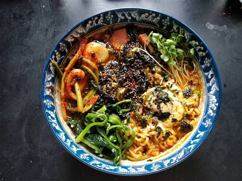 [Homemade] Korean-style ramyeon with spam, two types of kimchi, spinach, radish sprouts, an egg ...