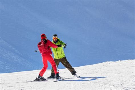 28 Awesome Skiing Tips For Beginners - The Adventure Junkies Ski Tips For Beginners, Skier ...