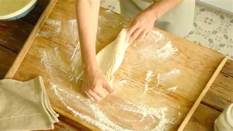 Top Pizza Dough Tips from Anneka Manning's BakeClub - YouTube