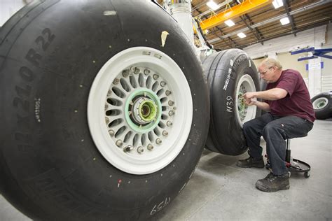 Tiny crew delivers first set of massive 777 landing gear | The Seattle ...