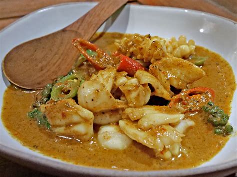 Squid Curry at Ruen Mai, Krabi – Tasting the World