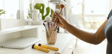 7 Best Bamboo Makeup Brushes For A Flawless Finish - Now Intentional