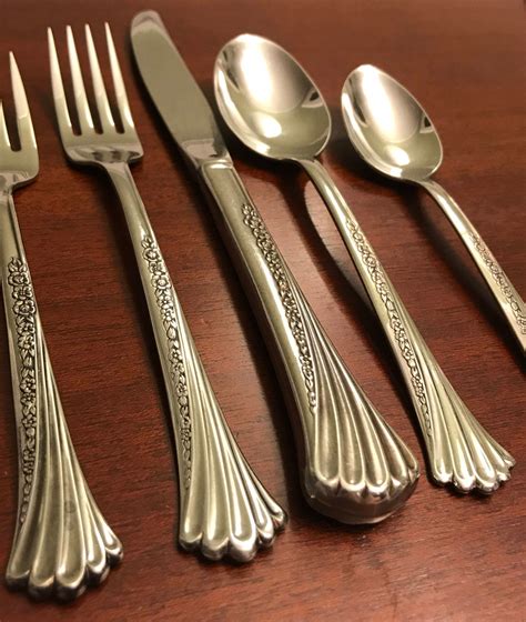 Oneida Spring Glen Stainless Flatware, Five piece place settings ...