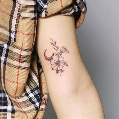 38 Elegant Moon Tattoo Designs For Women 2022 | Xuzinuo | Page 5