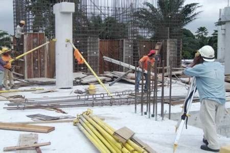 Precast Column Installation – Teraju Construction