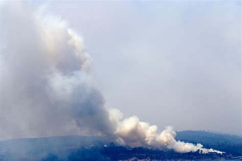 Australia faces massive inferno as wildfires merge | Radio NewsHub