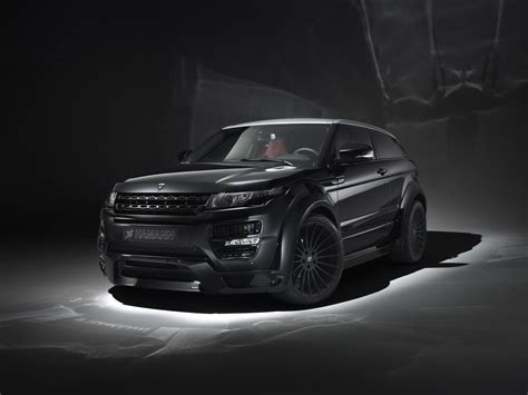 a black range rover parked in the dark