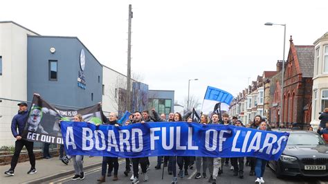 Protesting Everton fans fly banner over Goodison vs Arsenal with board ...