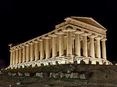 Temple of Concordia (c. 440-430 BC) - Agrigento, Sicily, Italy : r/europe