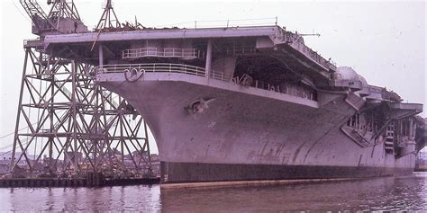 SHIPS & THE SEA - BLOGUE dos NAVIOS e do MAR: USS LAKE CHAMPLAIN a ser desmantelado