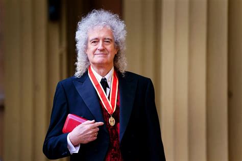 Gitarista skupiny Queen Brian May je už rytier - SME Minúta