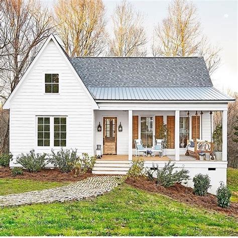 small white modern farmhouse | Farmhouse exterior design, House exterior, Modern farmhouse exterior