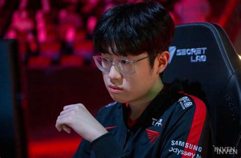 T1 Zeus: "All the top LPL teams, especially their top laners are really good. I’m excited to ...