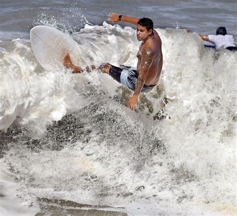 Catching waves at Paia Bay | News, Sports, Jobs - Maui News