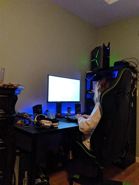 https://ift.tt/2pz5UeX didn't know your chair was so comfy(day 3 ...