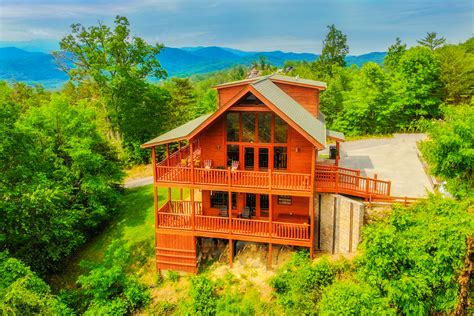 Radiant View: 4 Bedroom Vacation Cabin Rental Sevierville TN (134076) - Find Rentals