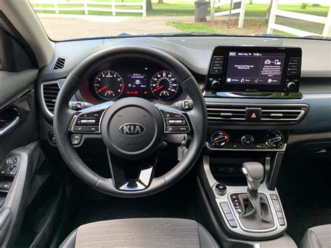 2025 Kia Seltos: 145 Interior Photos | U.S. News