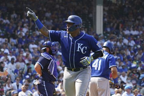 Salvador Perez leads home run frenzy in 6-2 victory over Cubs - Royals Review