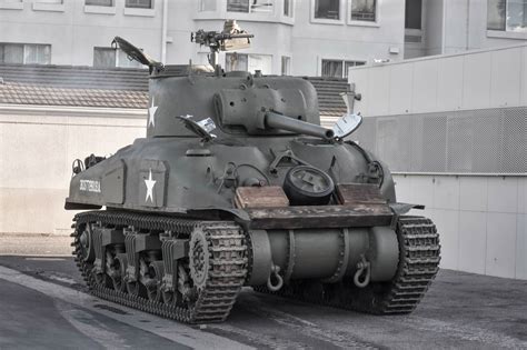 Bring a Giant Trailer: 1943 Sherman M4A1 Grizzly Tank for Sale - autoevolution