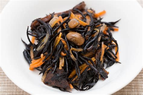 A Guide to the 8 Most Common Types of Edible Japanese Seaweed