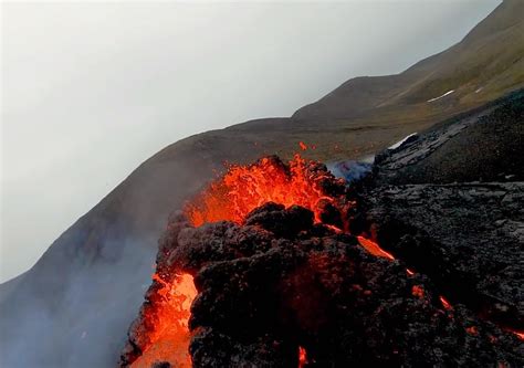 Drone Flies Extremely Close To Erupting Volcano in Iceland