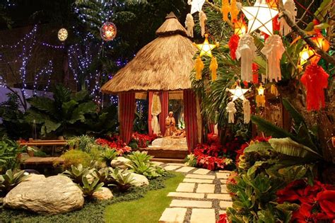 House backyard in the Philippines with Christmas decor & Parol (lantern). Christmas Tree Images ...