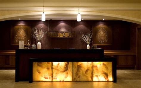 Swissotel Front Desk | Hotel reception desk, Hotel lobby design, Fancy ...