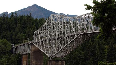 Body of missing 19-year-old recovered near Bridge of the Gods in ...