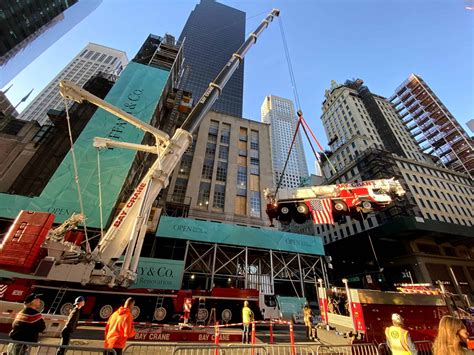 Crane Lift at Tiffany's - McLaren Engineering Group